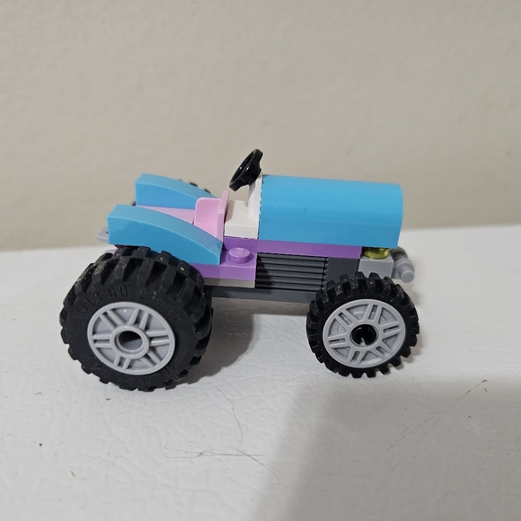 Lego Friends Figures and Accessories - Picture 2 of 8